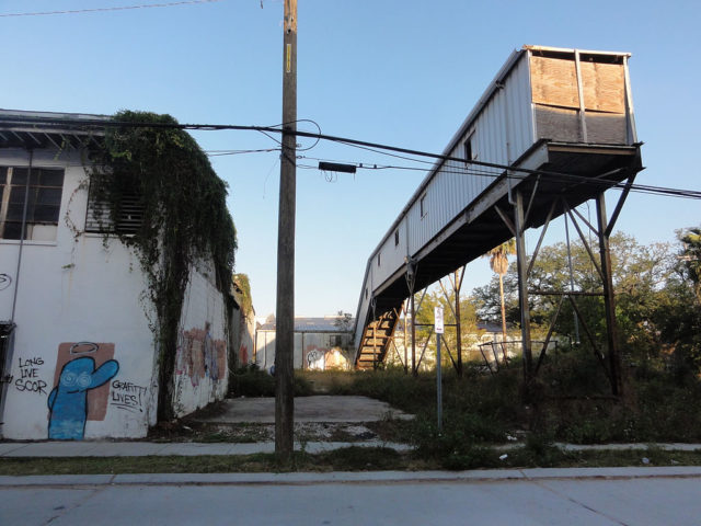 Mid-City New Orleans. Around the old Dixie Brewery complex, much of which is being demolished for the new medical center complex. Author: Bart Everson CC BY 2.0