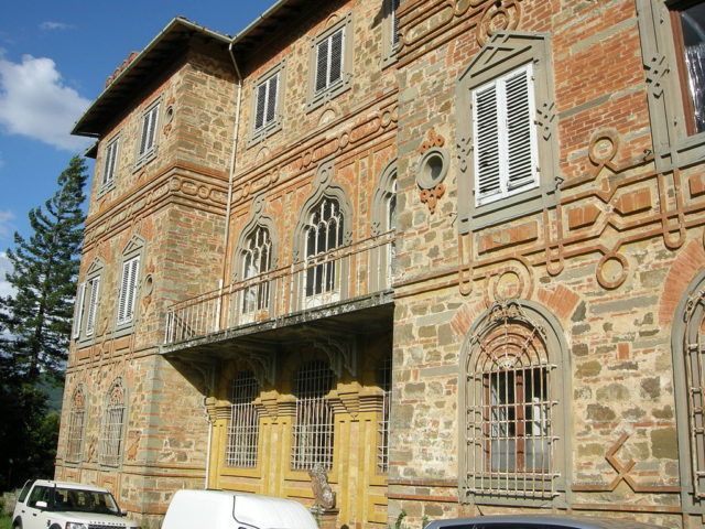 Sammezzano Castle from the back. Author: Sailko CC BY-SA 3.0