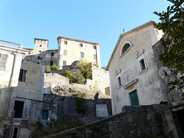 Empty houses and streets, church on the right. Author: Davide Papalini CC BY-SA 3.0