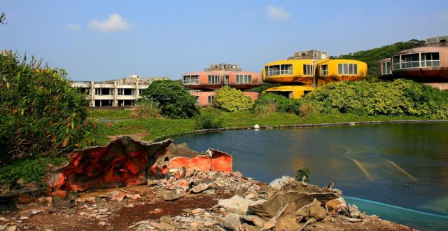 Abandoned Sanzhi UFO houses.Author: Carrie Kellenberger CC BY 2.0