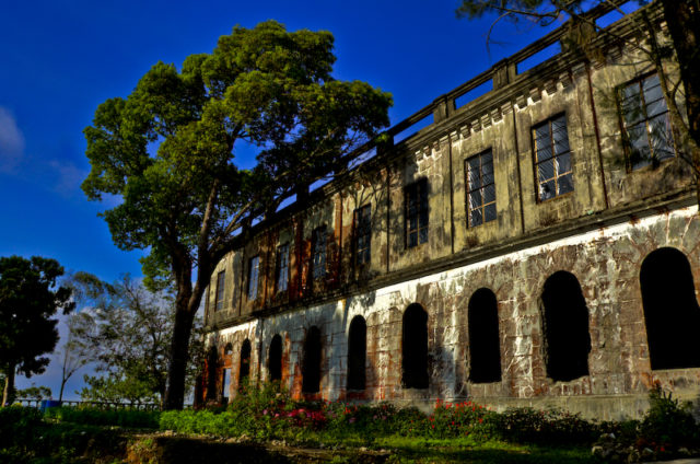 Abandoned Hotel Diplomat shot using 3 different exposures. Author: Lendl Peralta CC BY-SA 2.0