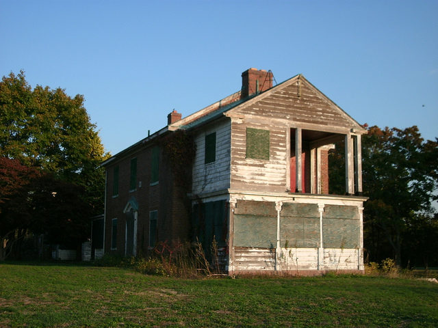 Kings Park Psychiatric Center and Nissequogue River State Park – Kings Park, New York. Photo Credit: Dougtone, CC BY-SA 2.0