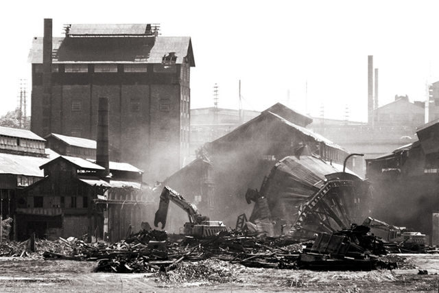 Demolition of part of the original facility in Bethlehem in 2007.Author:  Urbanarcheology CC BY 2.5