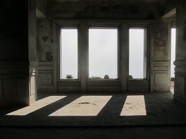 The hall in Bokor Palace Hotel. Author: Oobmak CC BY-SA 4.0