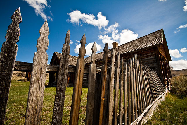 An abandoned house in Bannack, the first Territorial Capital of Montana.                        Author: Nomadic Lass CC BY-SA 3.0