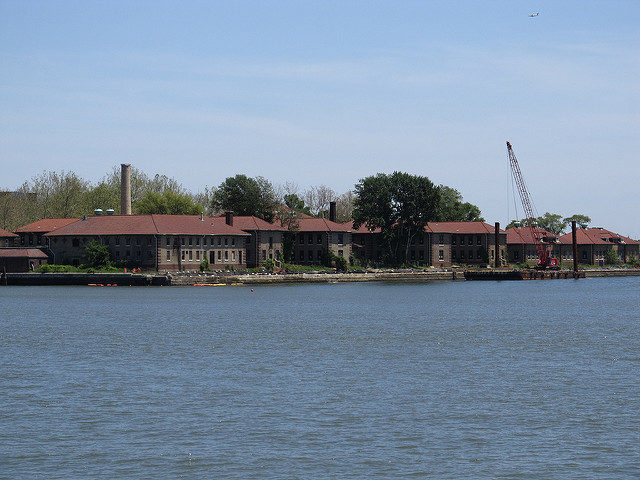 Ellis Island, as Seen from Liberty State Park, Jersey City, New Jersey. Ken Lund, CC BY-SA 2.0