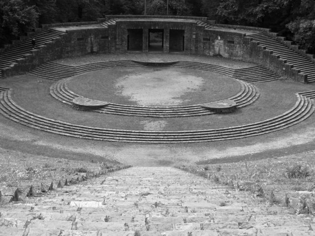 Heidelberg Thingstätte in black and white. Author: C. Wendorf CC BY 2.0