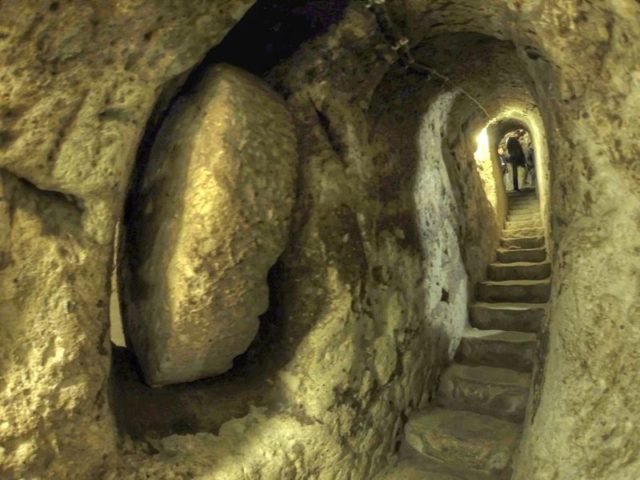 A passage in the Underground City. Author: Nevit Dilmen CC BY-SA 3.0