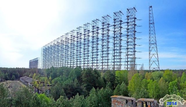 Abandoned concrete structures in the foreground.Author: Олег Михайлович CC BY-SA 4.0