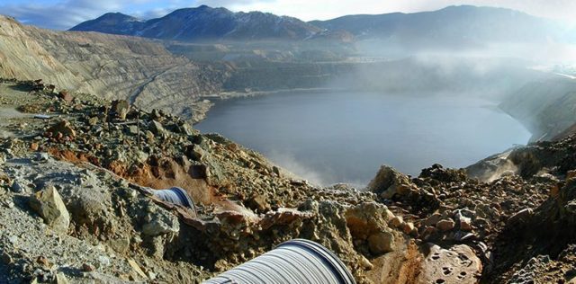 Berkeley Pit with its typical fog. Author: Kolopres CC BY-SA 3.0