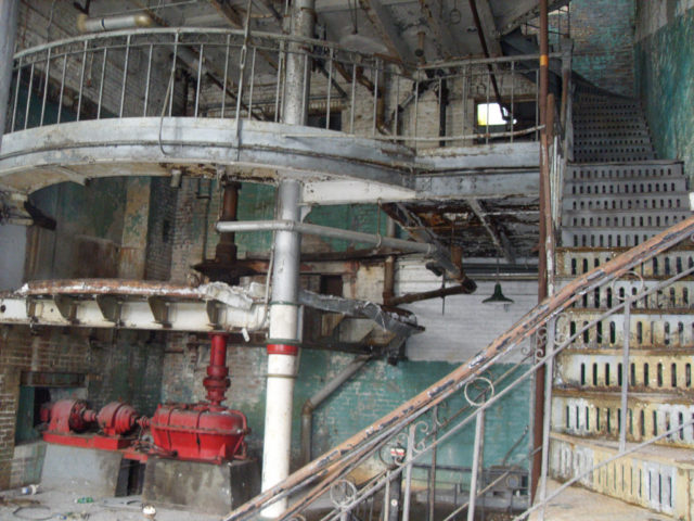 New Orleans: Interior, Dixie Brewery complex, New Orleans, 2008. Author: The Wandering God / Cody Allison CC BY 2.0