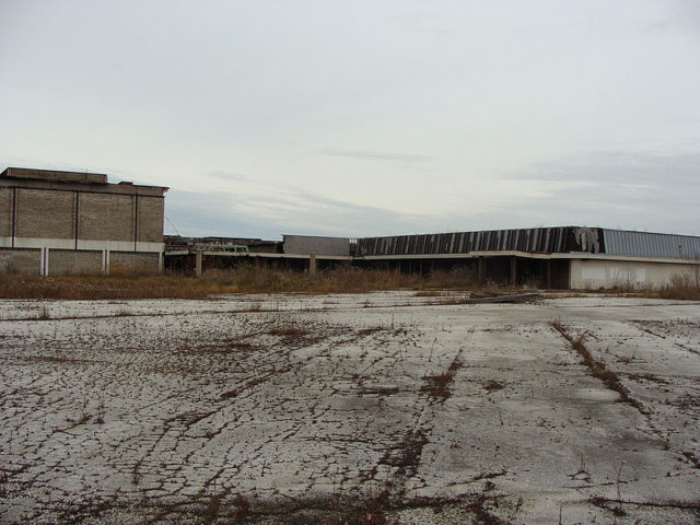 Former JCPenney and Jewel buildings, 2009. Author: A Syn CC BY-SA 2.0