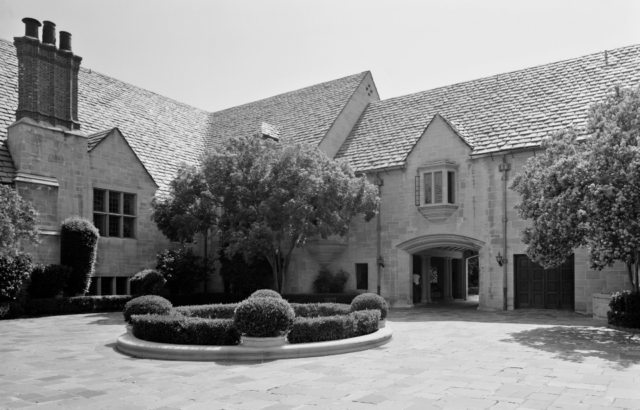 The courtyard at Greystone Mansion.