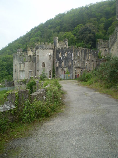 Gwrych Castle. Author: Mattcymru2 CC BY-SA 3.0