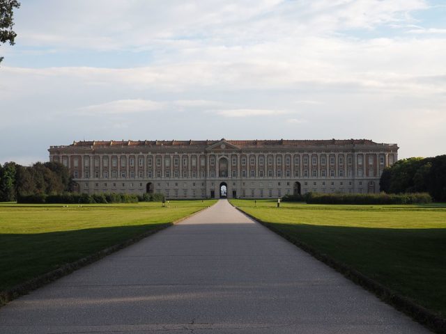 Main façade of the palace 