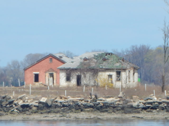 Wooden houses. Author: Adam Moss CC BY-SA 2.0