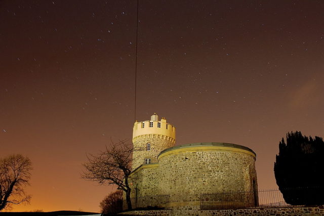 Clifton Observatory at night. Kushagrabhargava, CC BY-SA 3.0