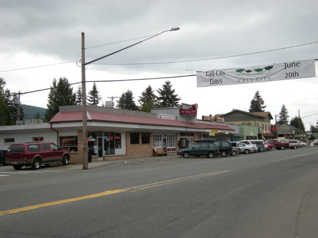 Shops on SE Fall City Snoqualmie Road, Fall City, Washington. Photo Credit: Joe Mabel, CC BY-SA 3.0