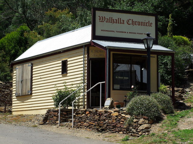 A reconstruction of a former shop, which now houses a small museum highlighting the Walhalla Chronicle newspaper. Author: Stevage CC BY-SA 4.0