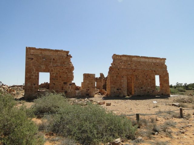 Ruins of Exchange Hotel. Peterdownunder, CC BY-SA 4.0