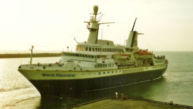 MS World Discoverer in Salaverry. Photo Credit: Aah-Yeah, CC BY 2.0