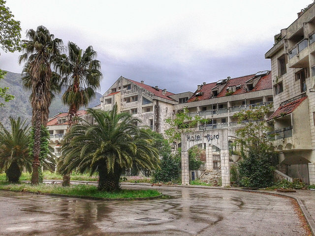 Hotel Fjord, Kotor. Author: Maxence CC BY 2.0