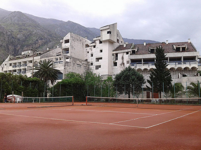 The tennis courts are still used by locals. Author: Maxence CC BY 2.0