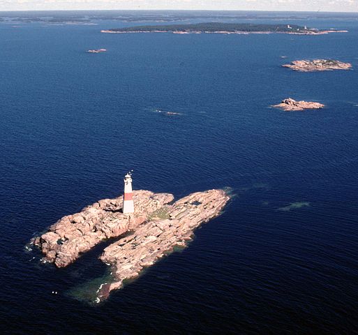 Jussarö is also known by the Jussarö lighthouse on the Sundharu islet, south from the Jussarö island. Photo credit: H-E Nyman, CC BY-SA 3.0