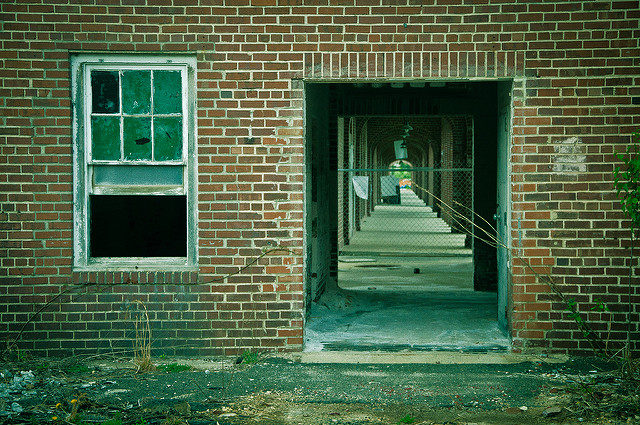 The entrance in one of the dormitories. Author: Stuart McAlpine CC BY 2.0