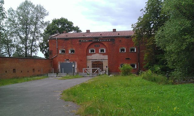 One of the preserved buildings in the Modlin fortress Photo credit: Lollencja, CC BY-SA 3.0 pl