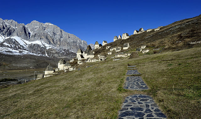 The large necropolis.Author: Alex Svirkin CC BY-SA 3.0