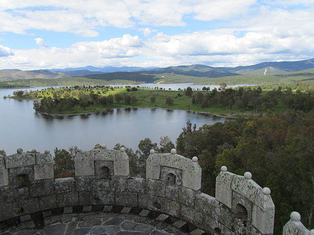 The view from the top of the castle. Photo credit: Almudena, CC BY-SA 3.0 es