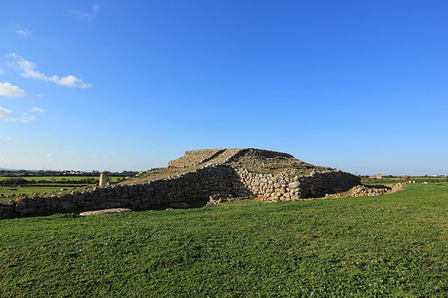 Monte d’Accoddi. Author: Gianni Careddu CC BY-SA 3.0