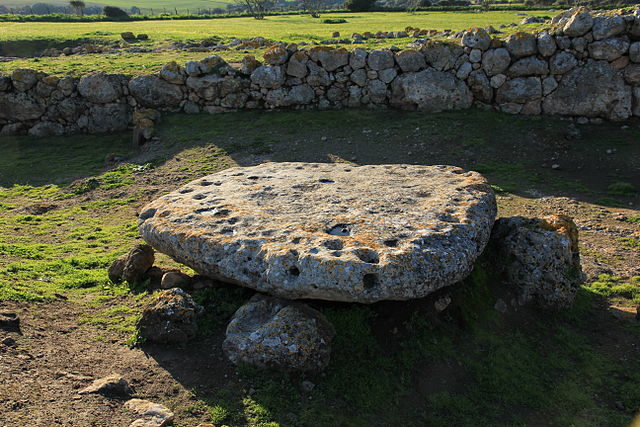 One of the altars. Author: Gianni Careddu CC BY-SA 3.0