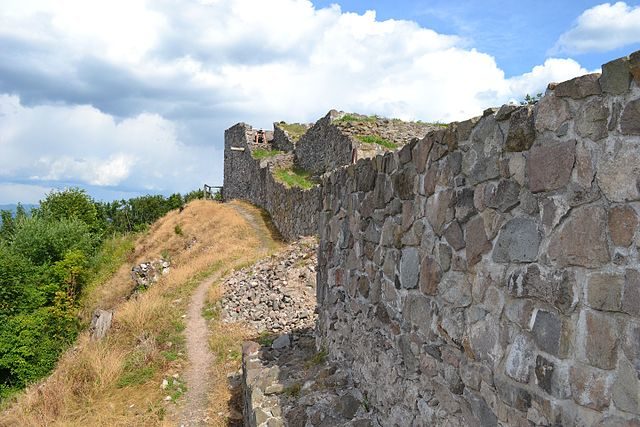 The wall of the Deserted Castle, also called the Donč Castle Photo credit: Ladislav Luppa, CC BY-SA 4.0