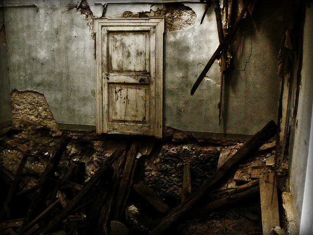 A decayed floor in one of the houses. Photo Credit: Alessandro Bonvini, CC BY 2.0 