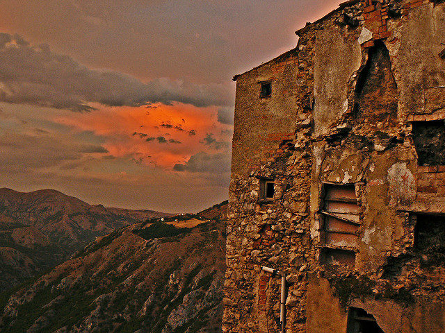 A Ruined Facade. Photo Credit: Alessandro Bonvini, CC BY 2.0