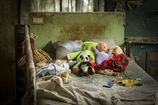 Abandoned doll in Pennhurst State School and Hospital. Photo Credit: Thomas, CC BY-SA 2.0. 