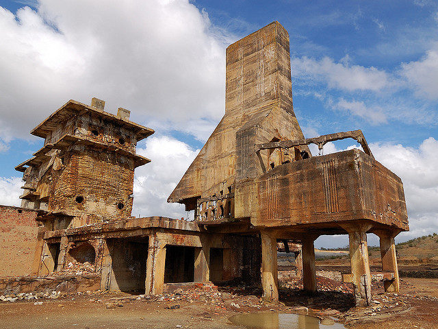 Abandoned mine structures. Author: Rosino CC BY-SA 2.0