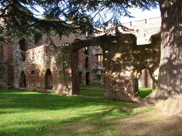 All that remains of the manor are the gable ends of the barn and the exterior shell. Author: John Proctor CC BY-SA 2.0