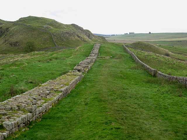 Between two walls. Photo Credit: Oliver Dixon, CC BY-SA 2.0