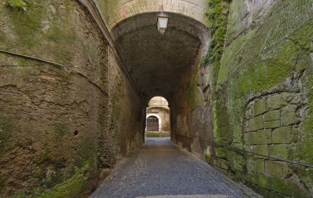 Calcata Vecchia VT Italy. Author: trolvag CC BY-SA 3.0