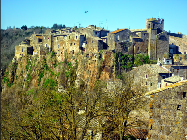 Calcata. Author: Ragusaibla CC BY-SA 4.0