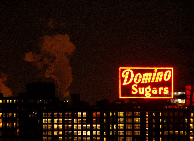 Domino Sugar neon sign. Author: Kathleen Tyler Conklin CC BY 2.0