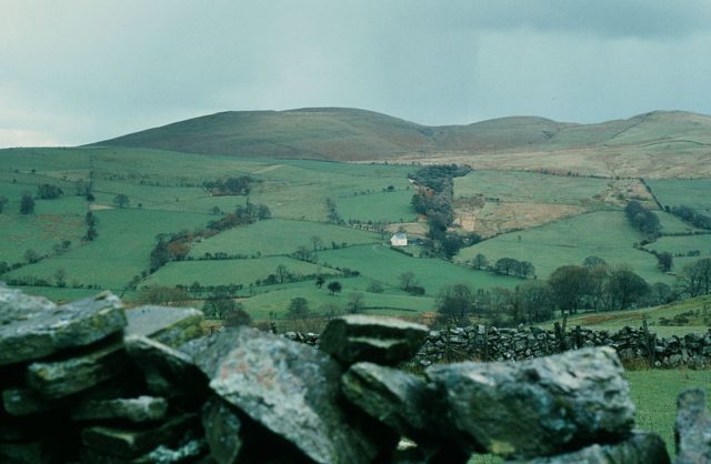 Hadrian’s Wall in 1983. Photo Credit: Glenluwin, CC BY-SA 3.0