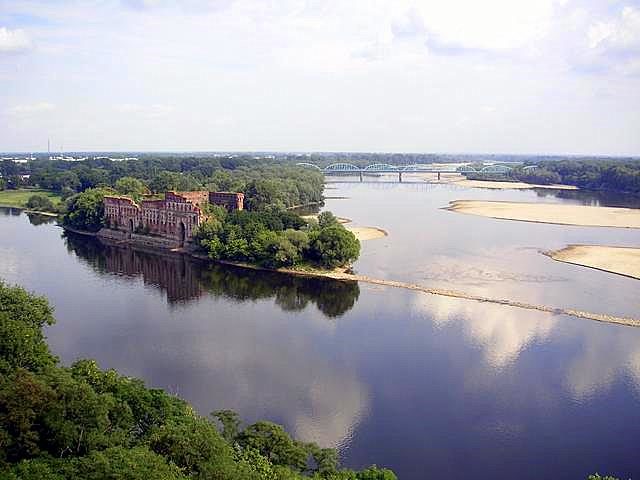 One of the bridgeheads on the other side of the river Narew Photo credit: Wojsyl, CC BY-SA 3.0