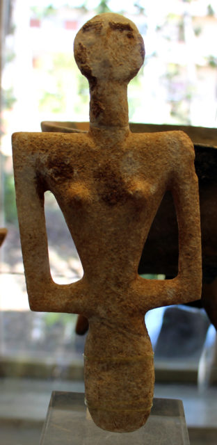 Female statuette recovered from the site, dated to 3200-2700 BC. Author: Sailko CC BY-SA 3.0