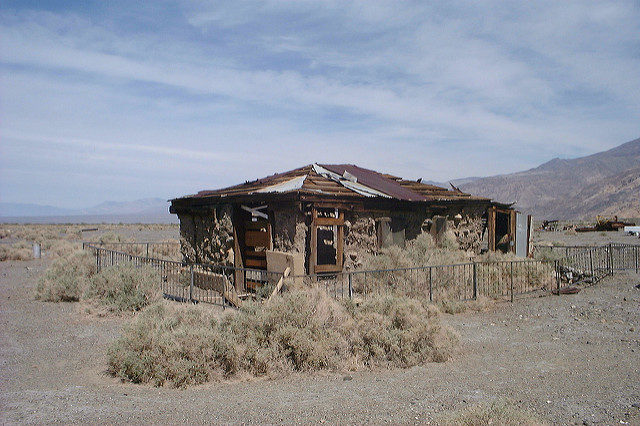 Old abandoned house. Photo Credit: Peter Van den Bossche, CC BY-SA 2.0