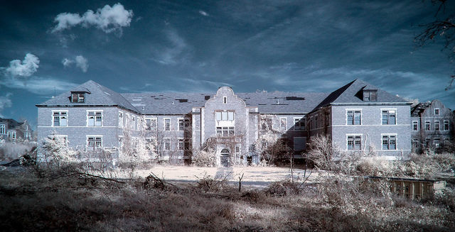 Pennhurst State School and Hospital. Photo Credit: Thomas, CC BY-SA 2.0. 
