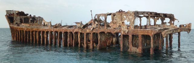 Panoramic photo of the SS Sapona shipwreck off the coast of Bimini, The Bahamas. Taken Aug 19, 2009. Author: Compsciscubadive CC BY-SA 3.0